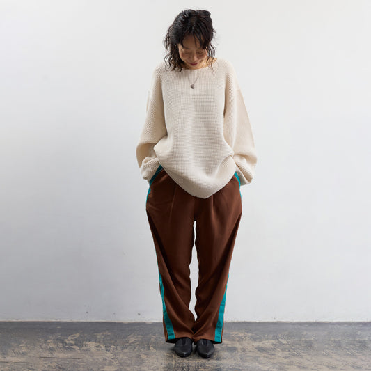track pants / brown
