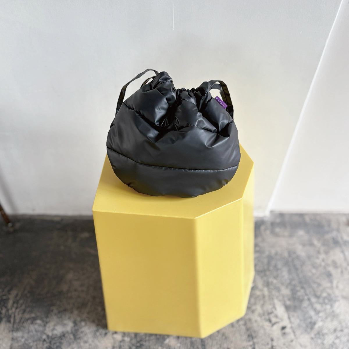 kinchaku bag / black