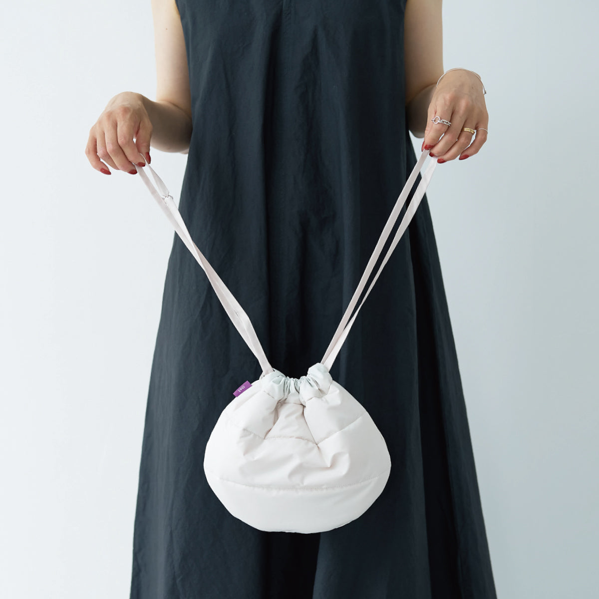 kinchaku bag / white