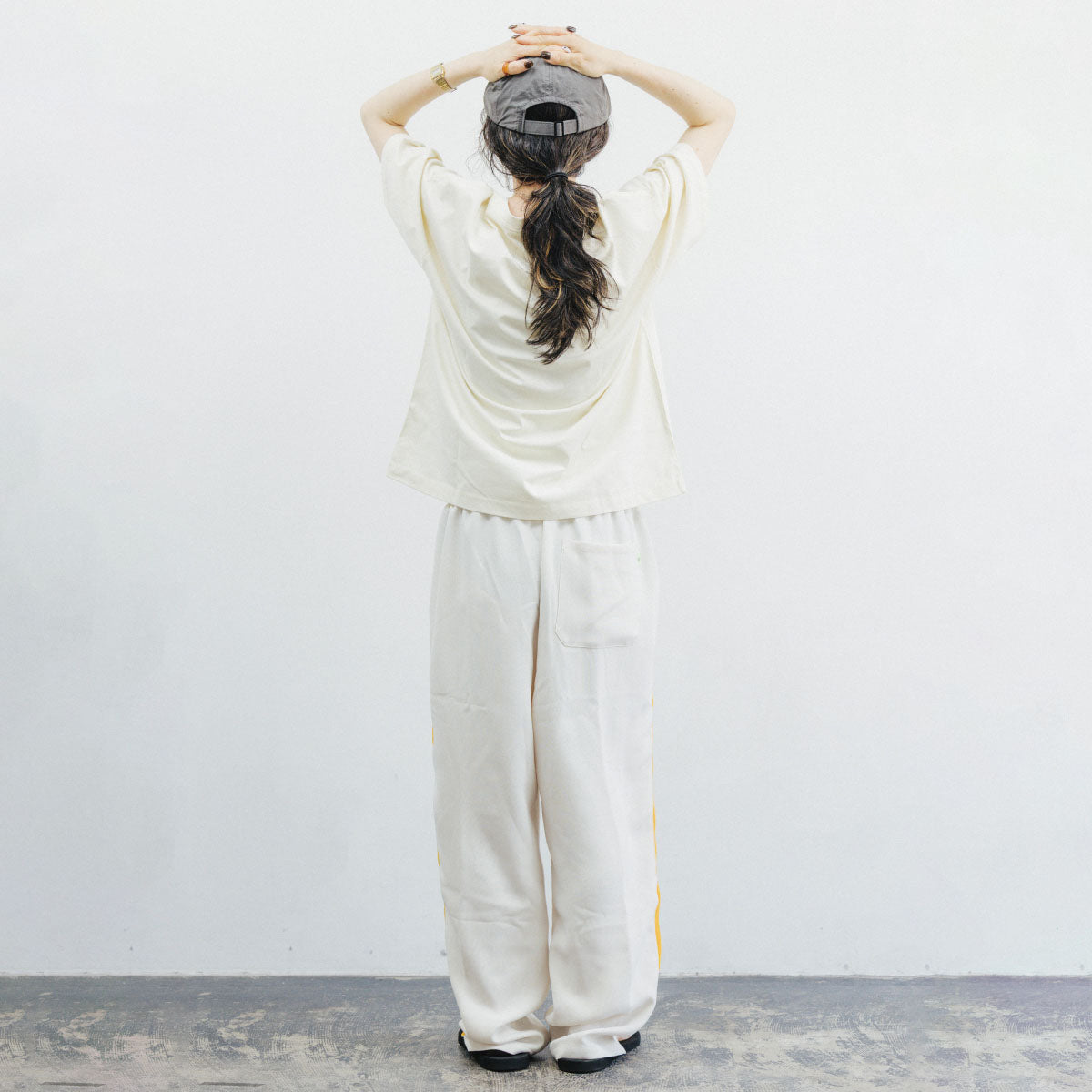 track pants / off