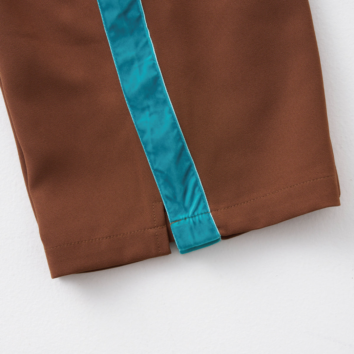 track pants / brown