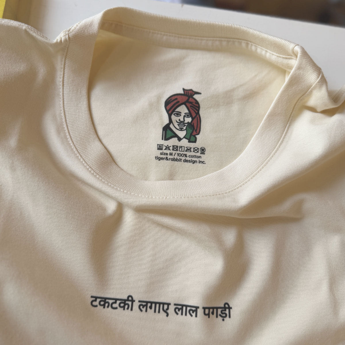 tee shirt "LAL PAGDI"