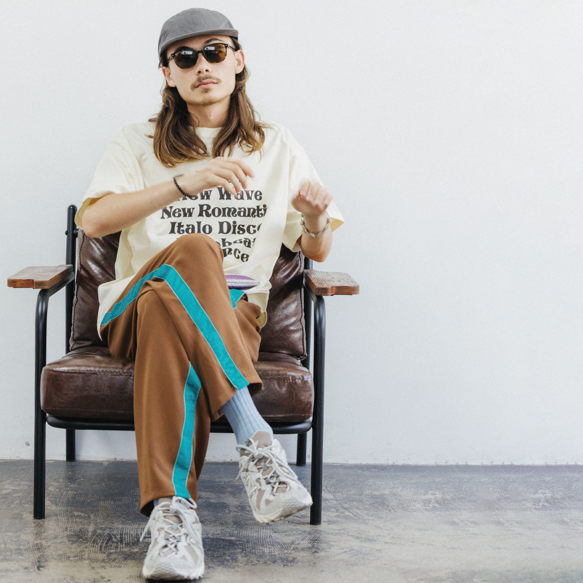 track pants / brown