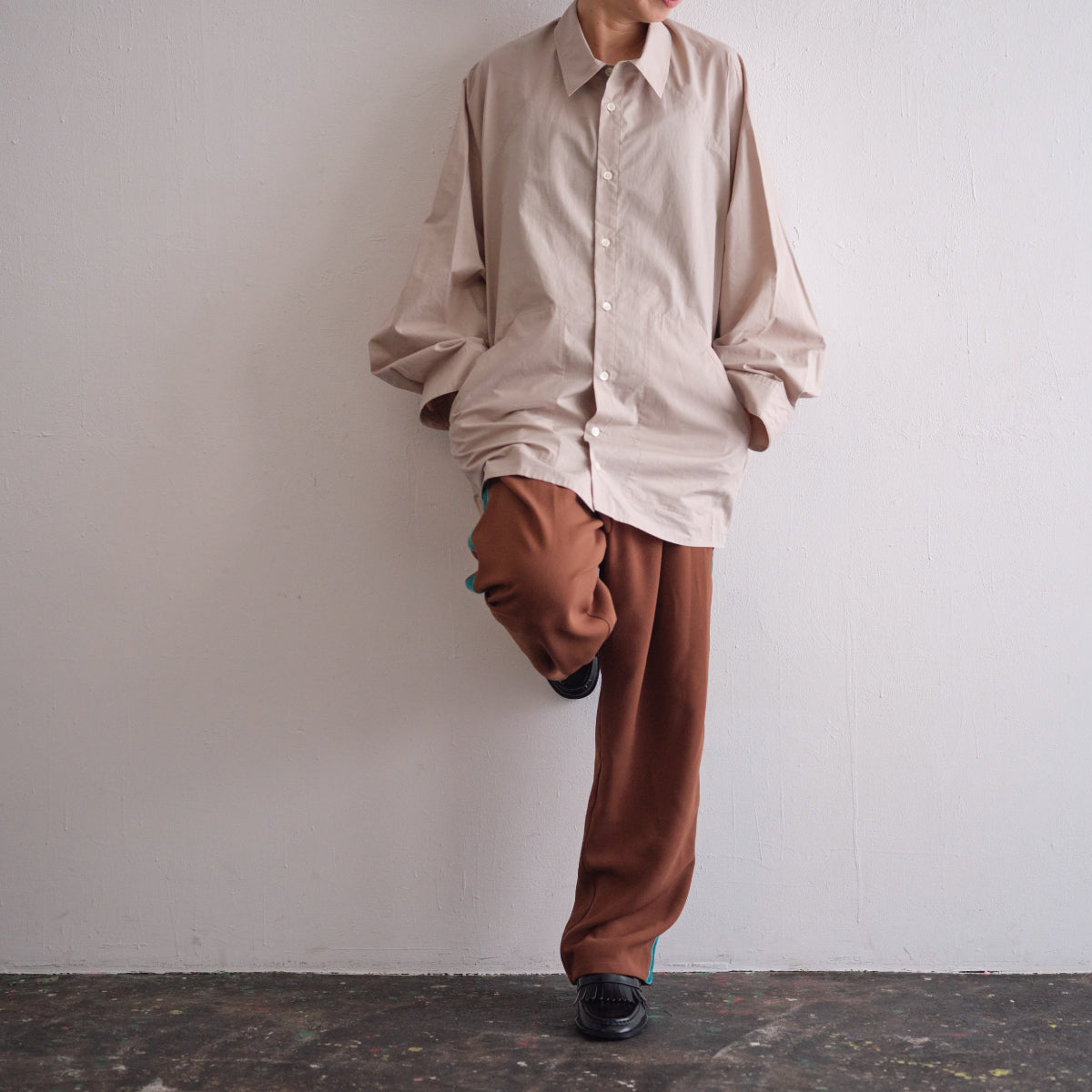 track pants / brown