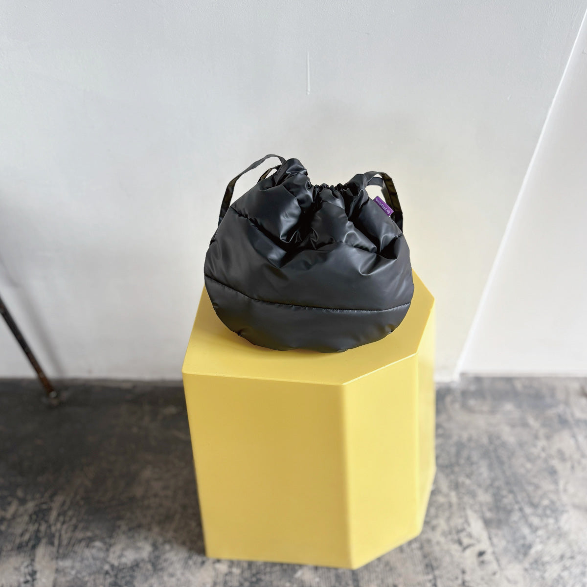 kinchaku bag / black