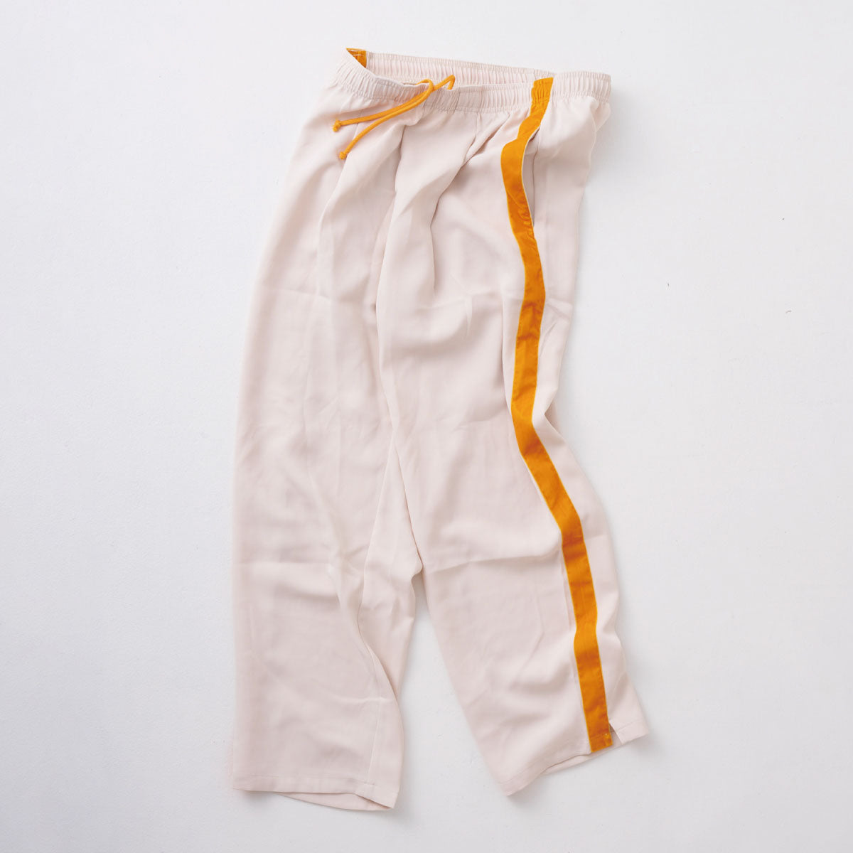 track pants / off