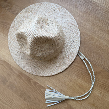 hat / タッセル オフホワイト