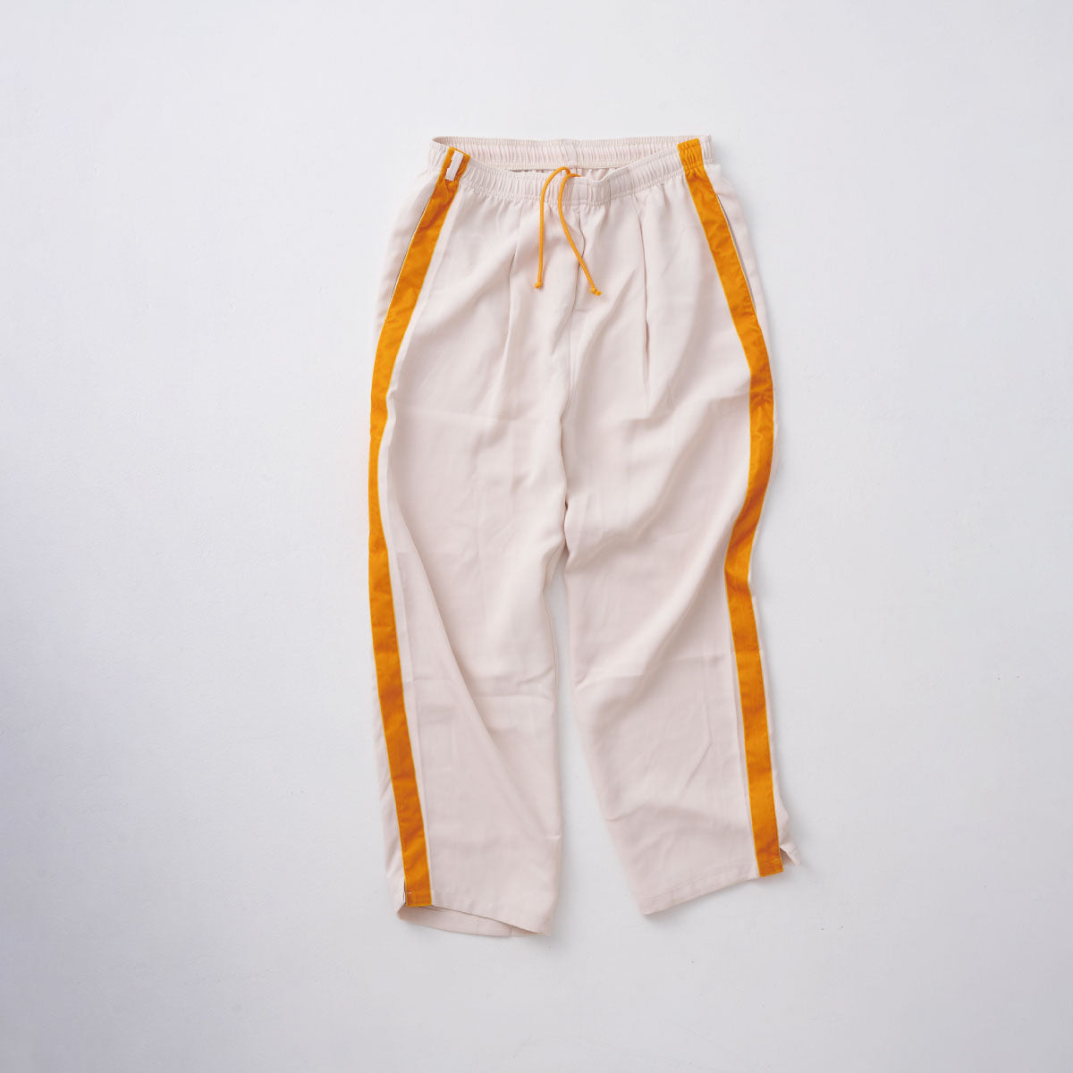 track pants / off