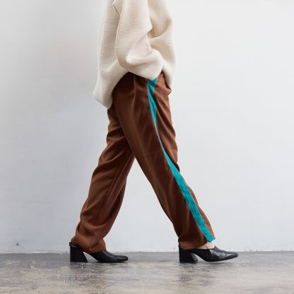 track pants / brown