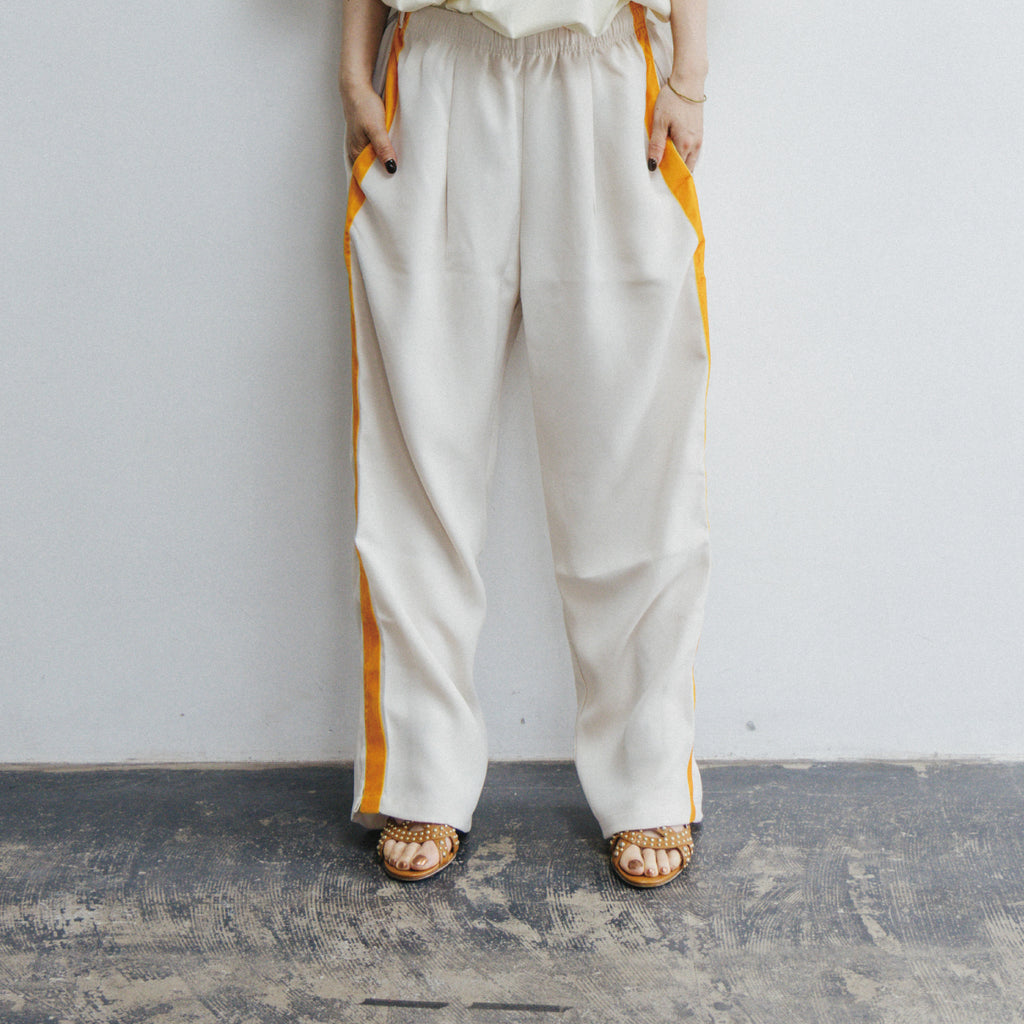 track pants / off
