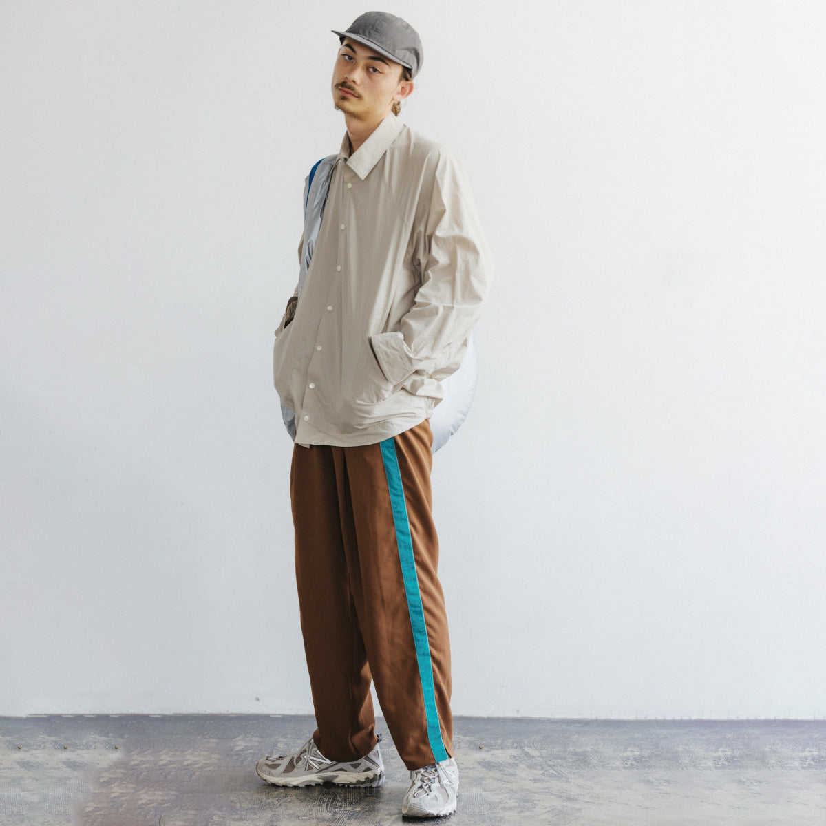 track pants / brown