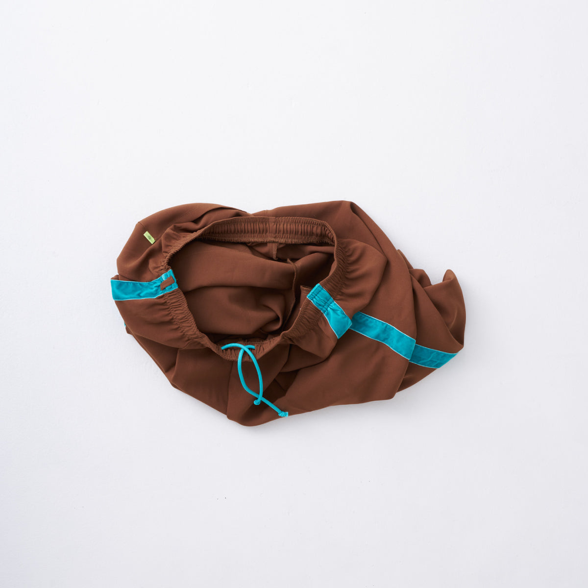 track pants / brown