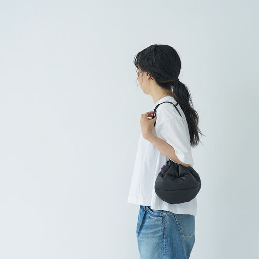 kinchaku bag / black