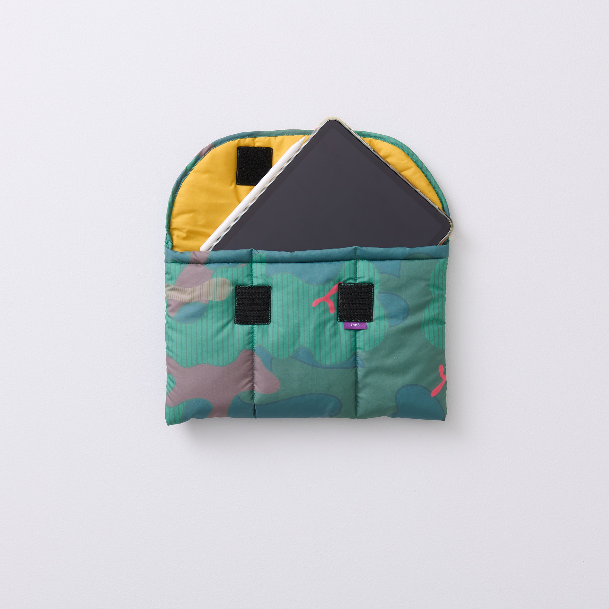 tablet case "peaceflage"