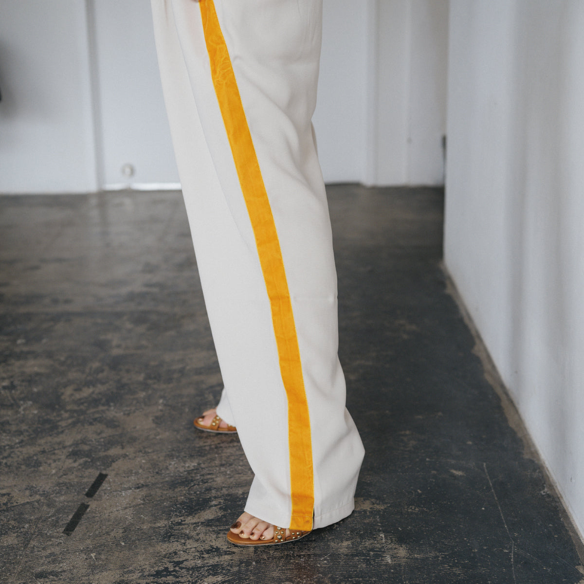 track pants / off